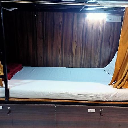Golden View Dormitory Hotell Mumbai Exteriör bild