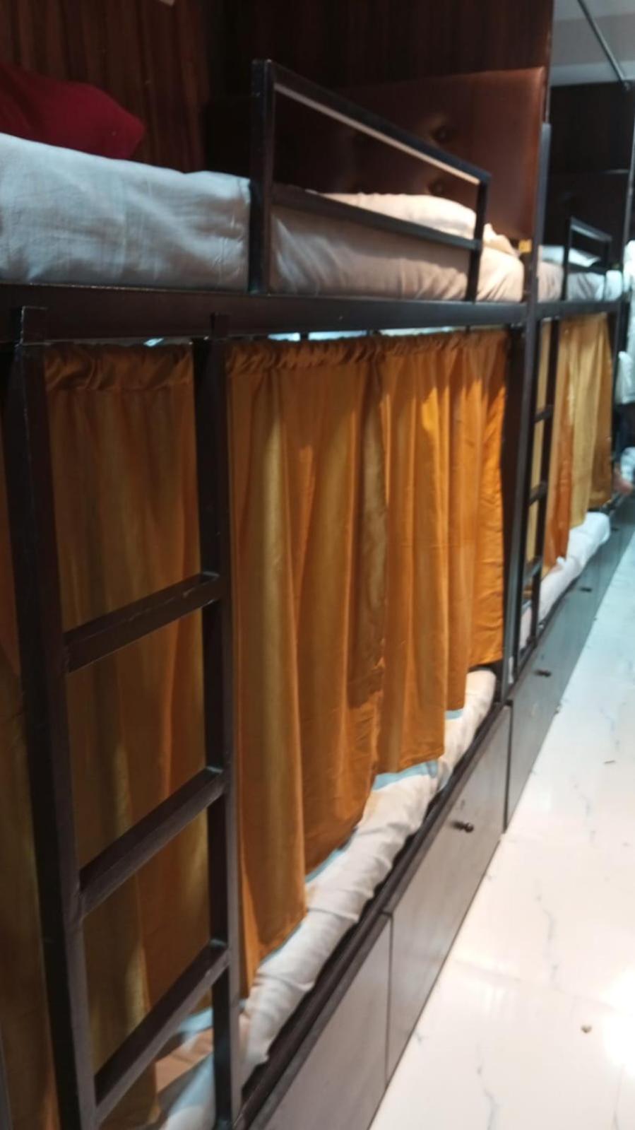 Golden View Dormitory Hotell Mumbai Exteriör bild