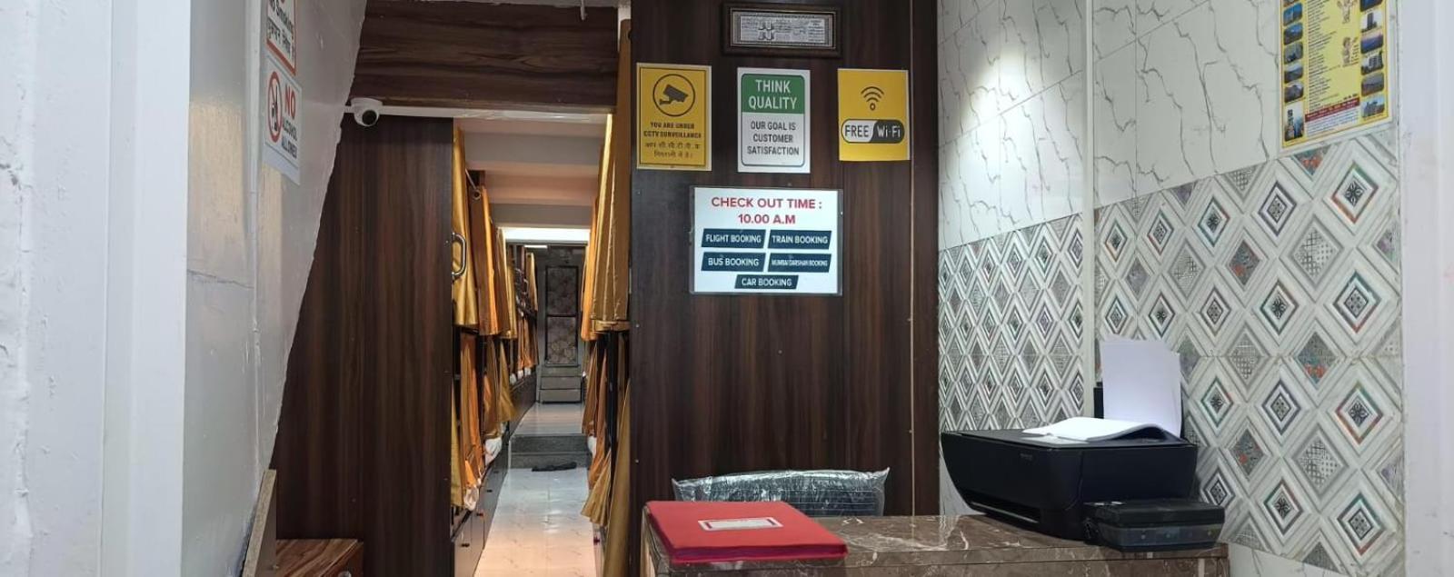 Golden View Dormitory Hotell Mumbai Exteriör bild